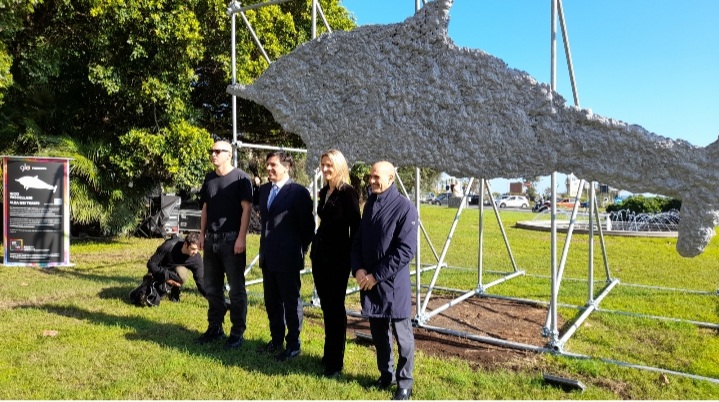 Installata in piazza Europa la scultura “ Alba dei tempi” di Nico Vascellari