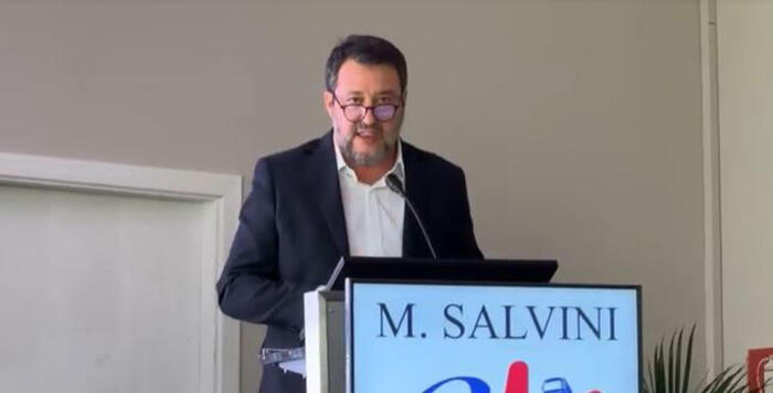 Salvini, nuove norme anche per i monopattini