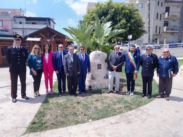Nel parco comunale di Rosolini scoperto un cippo commemorativo in ricordo dei giudici Livatino e Costa