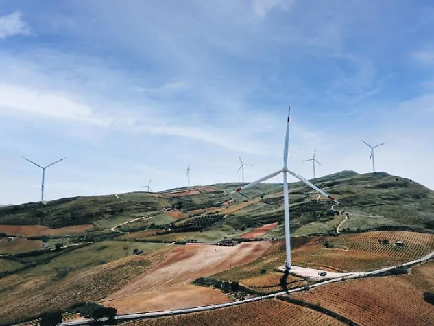 La Sicilia traina le rinnovabili: produce il 17% di tutta l’energia eolica d’Italia e l’8,5% di quella fotovoltaica